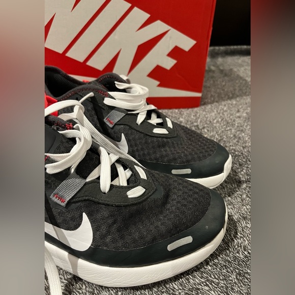 COPY - ✨Host Pick✨NIKE REPOSTO (GS) Youth 6, Women 71/2 - 8 - Picture 13 of 16